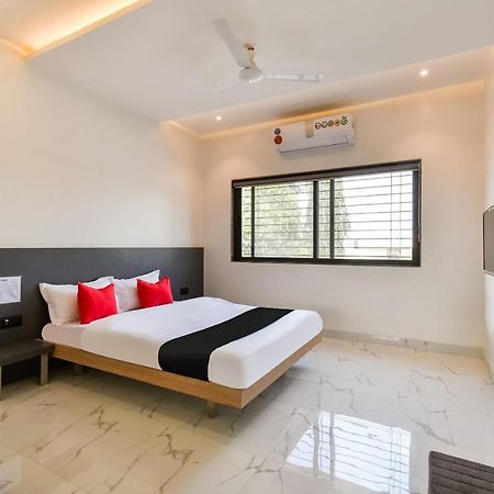Capital O 71866 Hotel Ansh 아우랑가바드 외부 사진