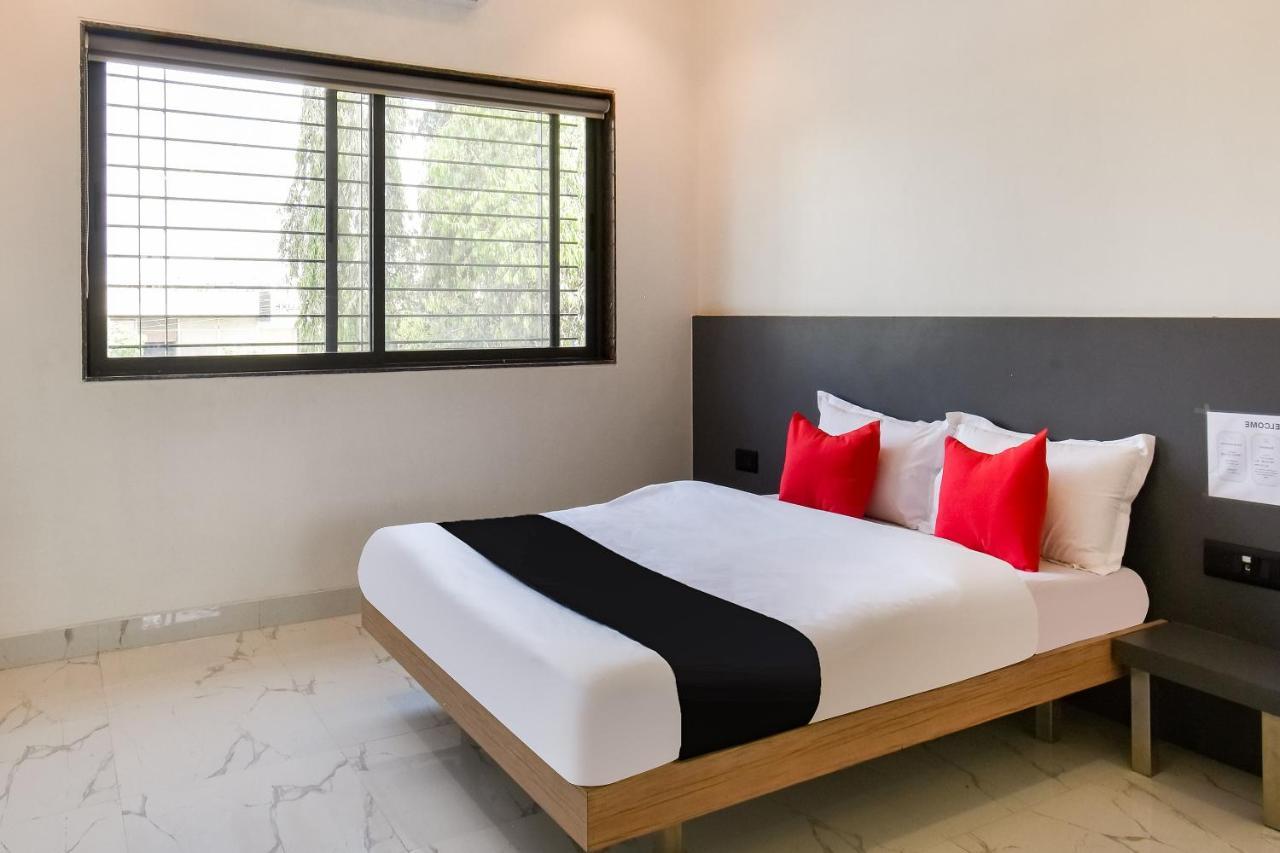Capital O 71866 Hotel Ansh 아우랑가바드 외부 사진