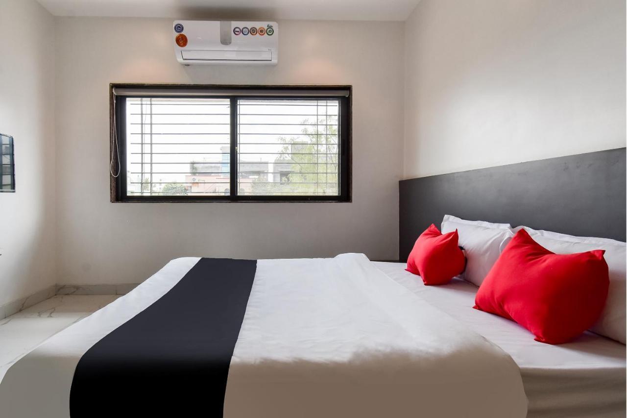 Capital O 71866 Hotel Ansh 아우랑가바드 외부 사진