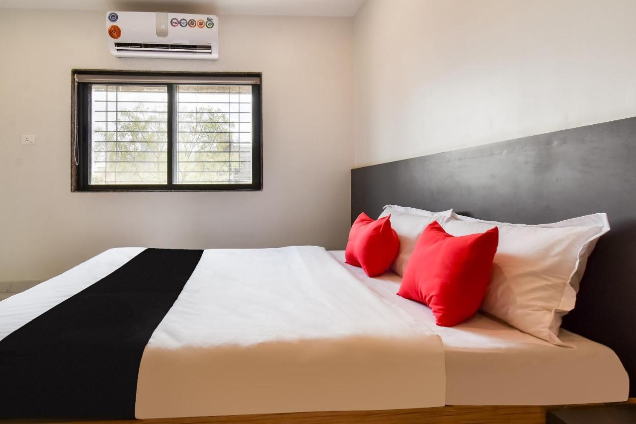 Capital O 71866 Hotel Ansh 아우랑가바드 외부 사진